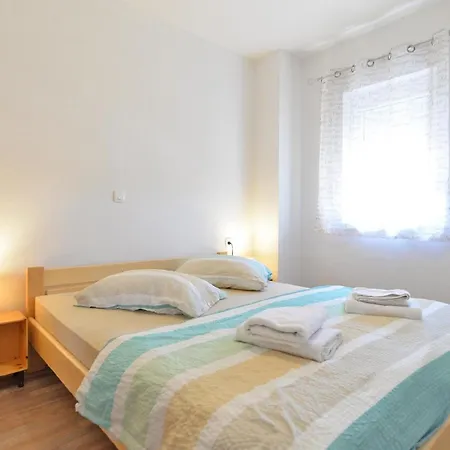 Apartment Ferienwohnung Fuer 5 Personen Ca 46 Qm In Sijana, Istrien Istrische Riviera *